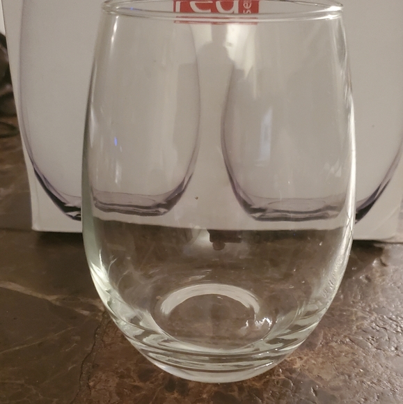Home Essentials Red Series 15 ounce Stemless Wine Glass set of 4 NWT - Picture 4 of 4